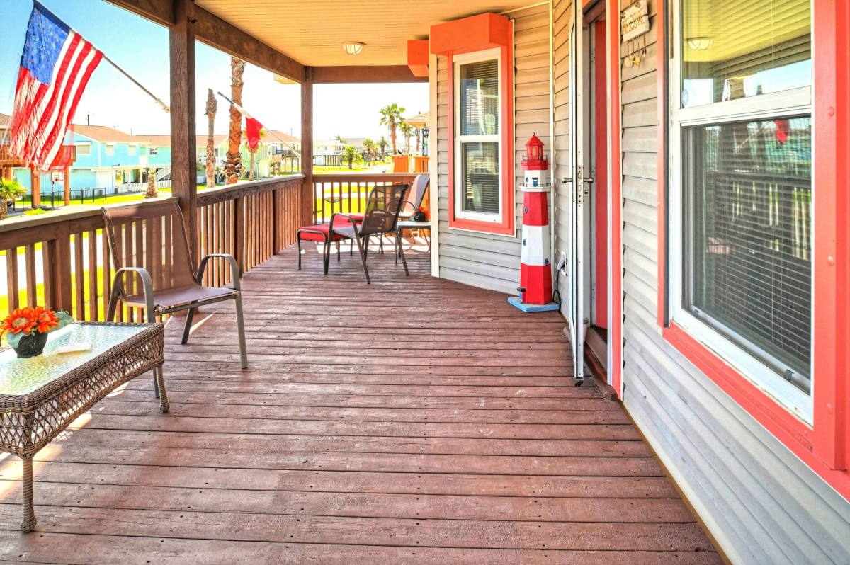 Apartment for rent at 4010 Panola Dr, Galveston, TX 77554