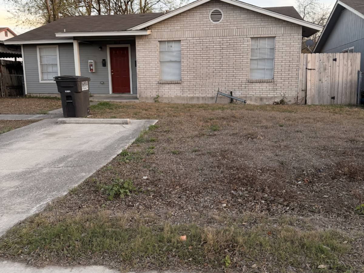 House for rent at 810 W Olmos Dr, San Antonio, TX 78212