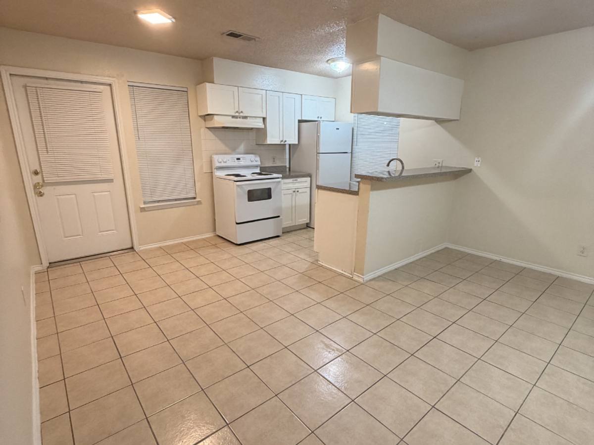 House for rent at 810 W Olmos Dr, San Antonio, TX 78212
