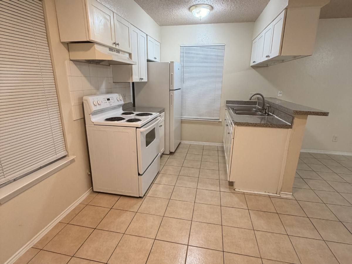 House for rent at 810 W Olmos Dr, San Antonio, TX 78212