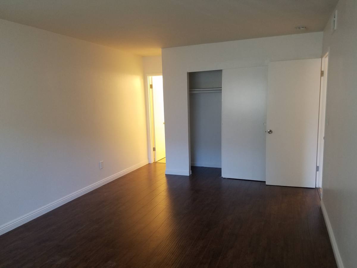 Apartment for rent at 340 W Fairway Dr, Orange, CA 92866
