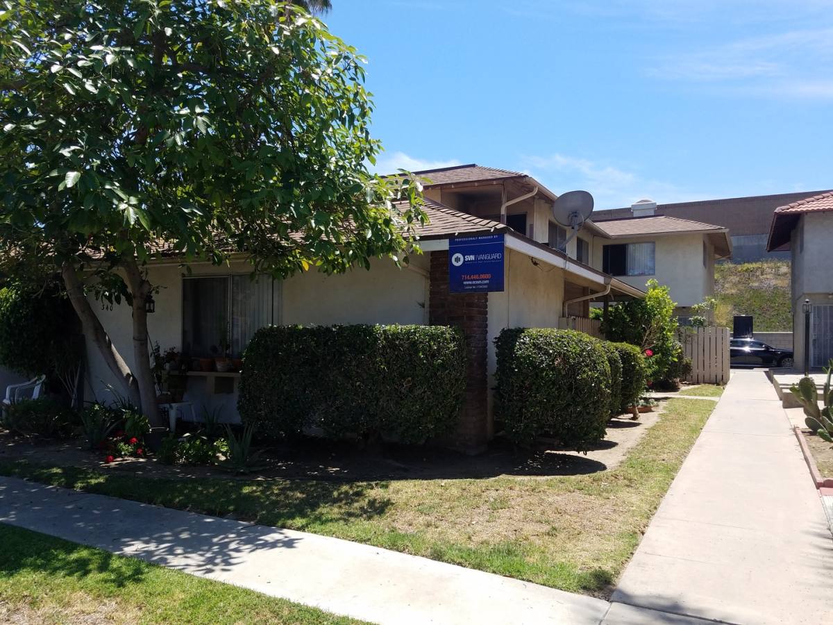 Apartment for rent at 340 W Fairway Dr, Orange, CA 92866