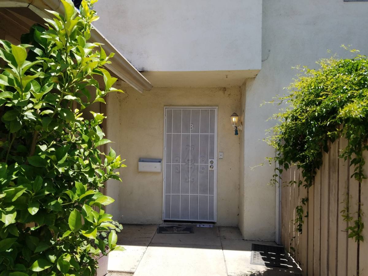 Apartment for rent at 340 W Fairway Dr, Orange, CA 92866
