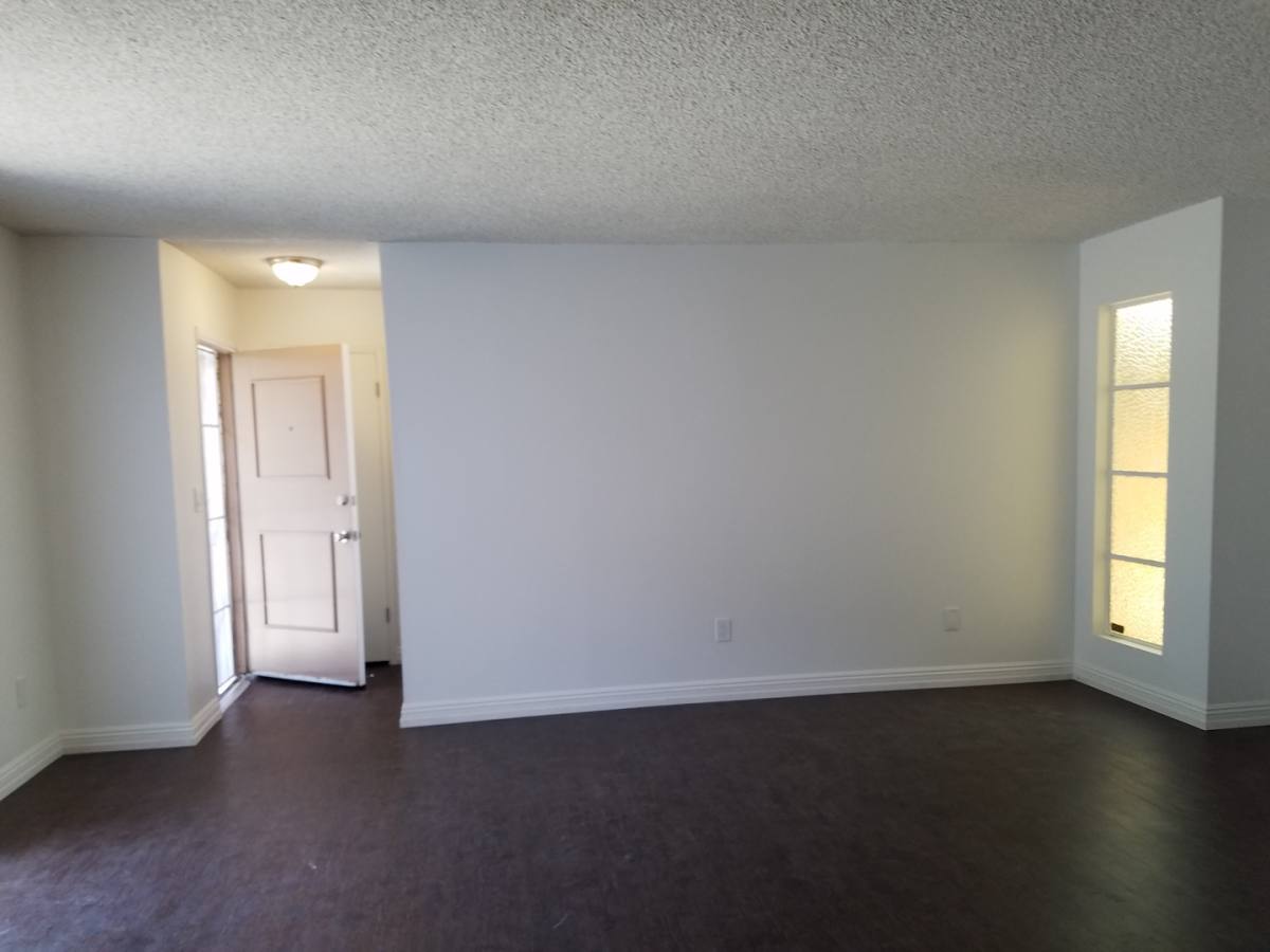 Apartment for rent at 340 W Fairway Dr, Orange, CA 92866