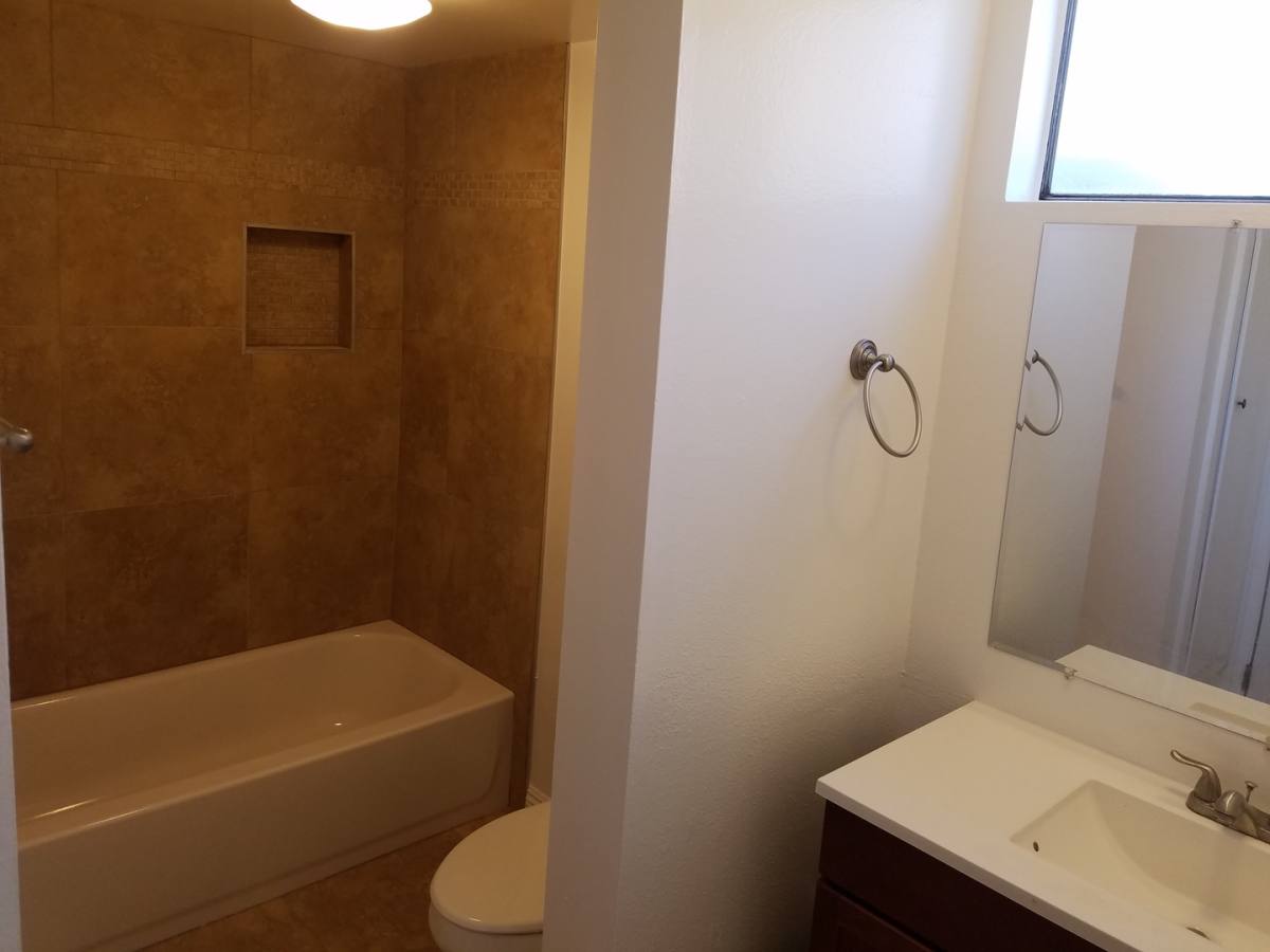 Apartment for rent at 340 W Fairway Dr, Orange, CA 92866