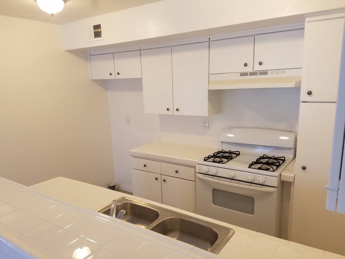 Apartment for rent at 340 W Fairway Dr, Orange, CA 92866