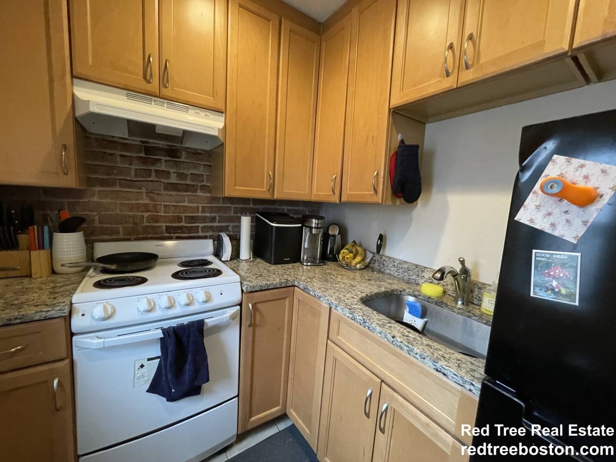 Apartment for rent at 914 Beacon St #2, Boston, MA 02215