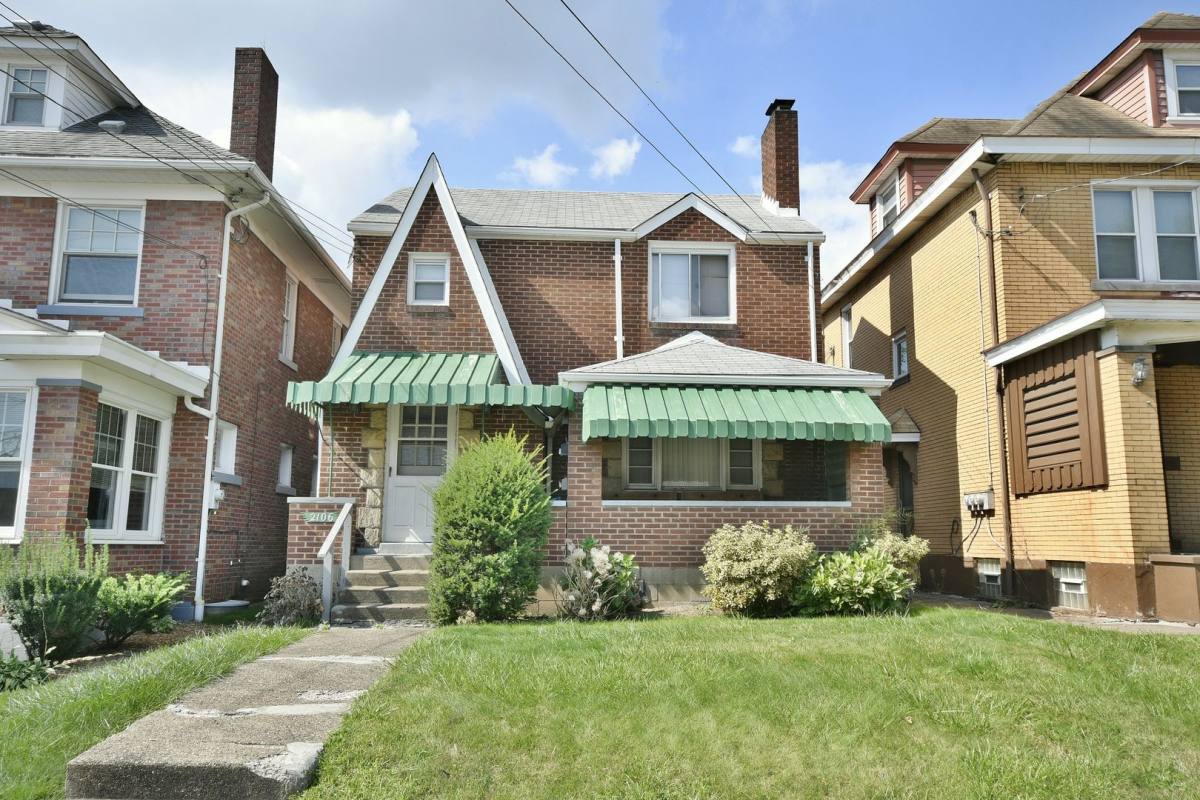 Apartment for rent at 2106 W St, Homestead, PA 15120