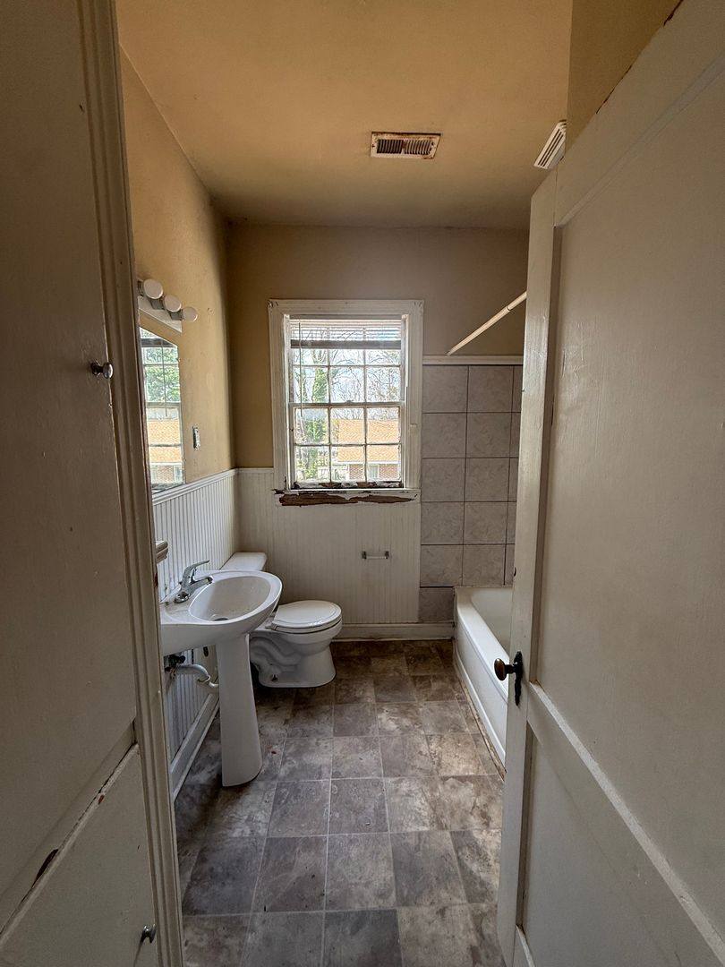 Apartment for rent at 213 Wilson St NE, Decatur, AL 35601