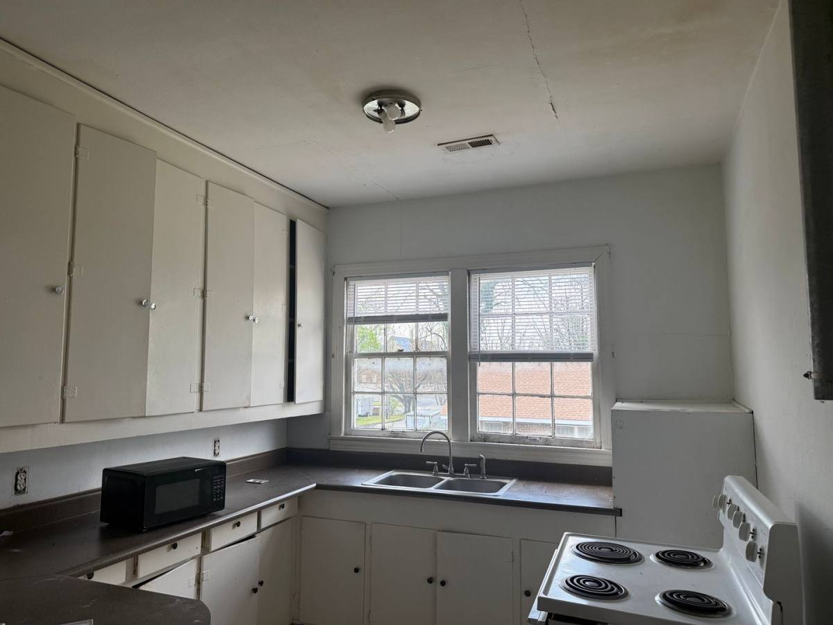 Apartment for rent at 213 Wilson St NE, Decatur, AL 35601