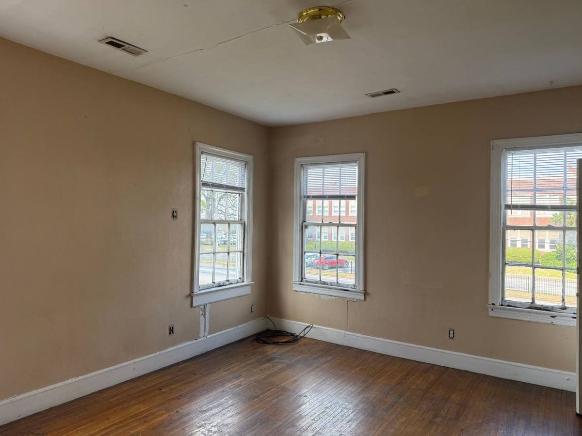 Apartment for rent at 213 Wilson St NE, Decatur, AL 35601