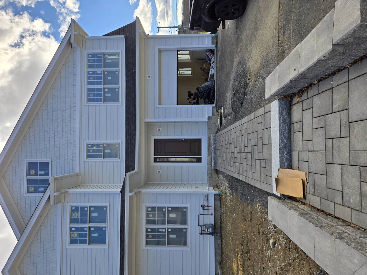 Townhouse for rent at 114 E Side Parkway #1, Newton, MA 02458