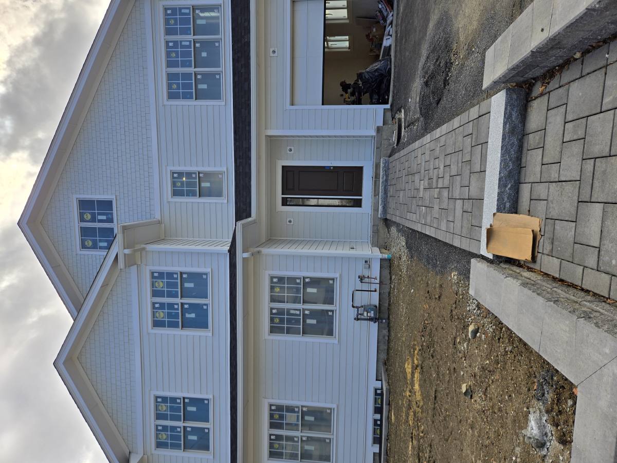 Townhouse for rent at 114 E Side Parkway #1, Newton, MA 02458