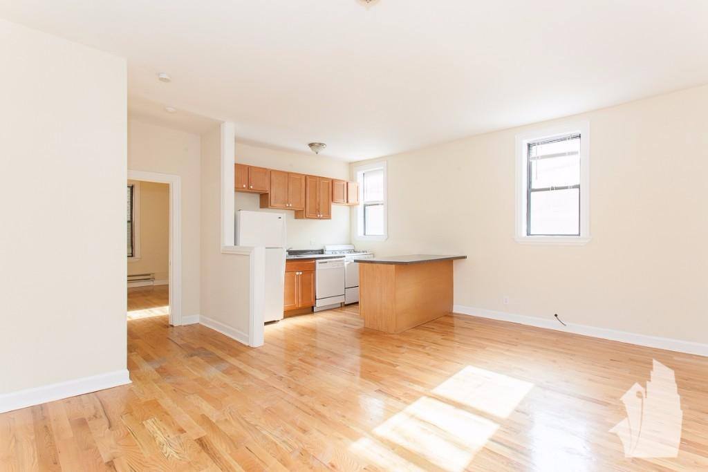 Apartment for rent at 7235 W Barry Ave #1A, Chicago, IL 60657