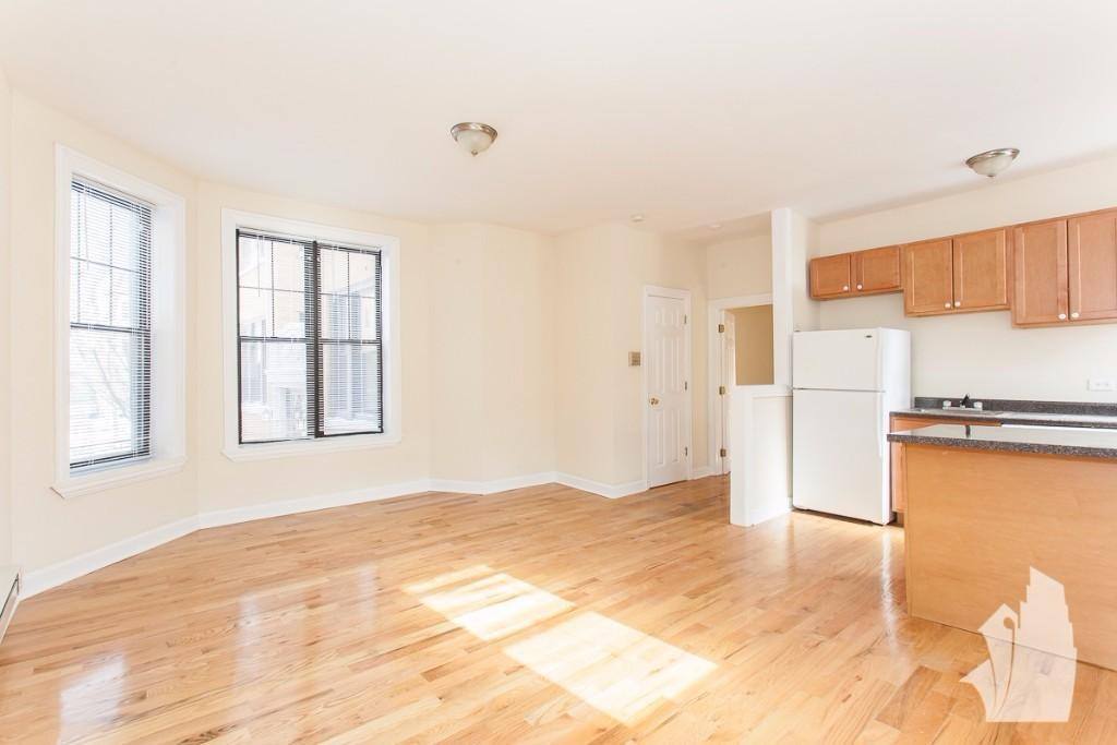 Apartment for rent at 7235 W Barry Ave #1A, Chicago, IL 60657