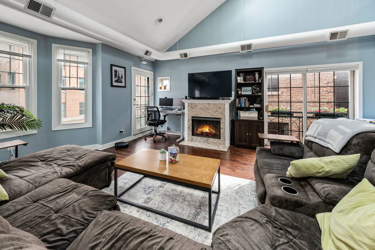 Condo for rent at 811 W Superior St #4, Chicago, IL 60642
