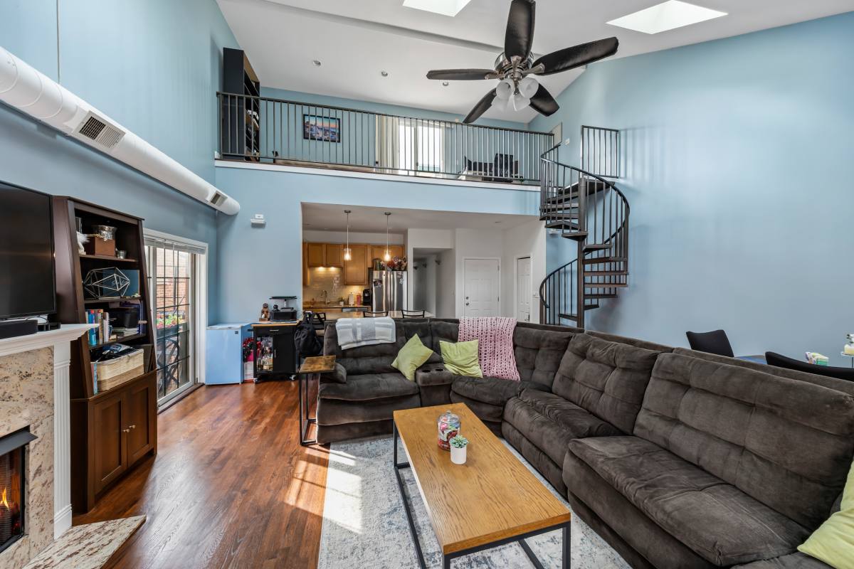 Condo for rent at 811 W Superior St #4, Chicago, IL 60642