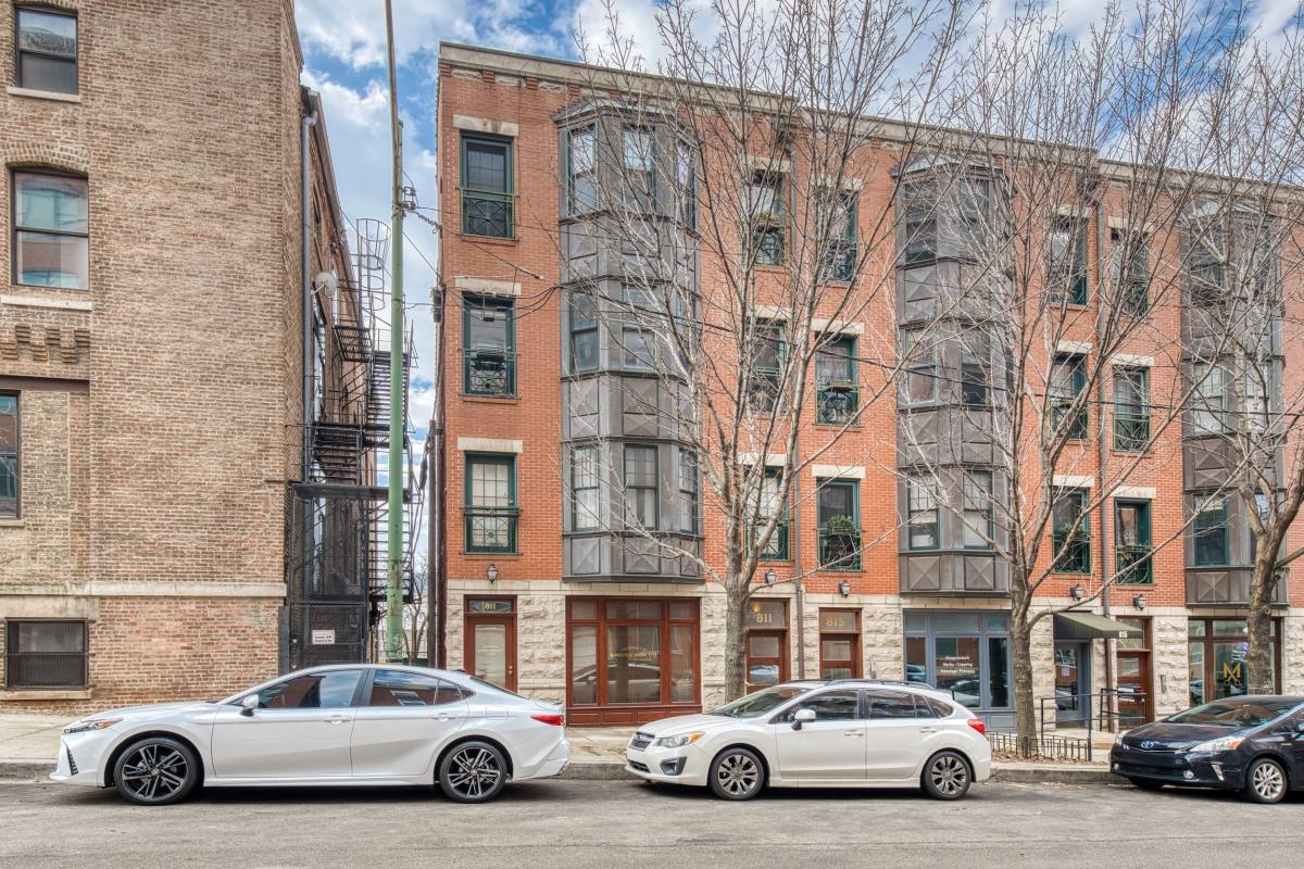 Condo for rent at 811 W Superior St #4, Chicago, IL 60642