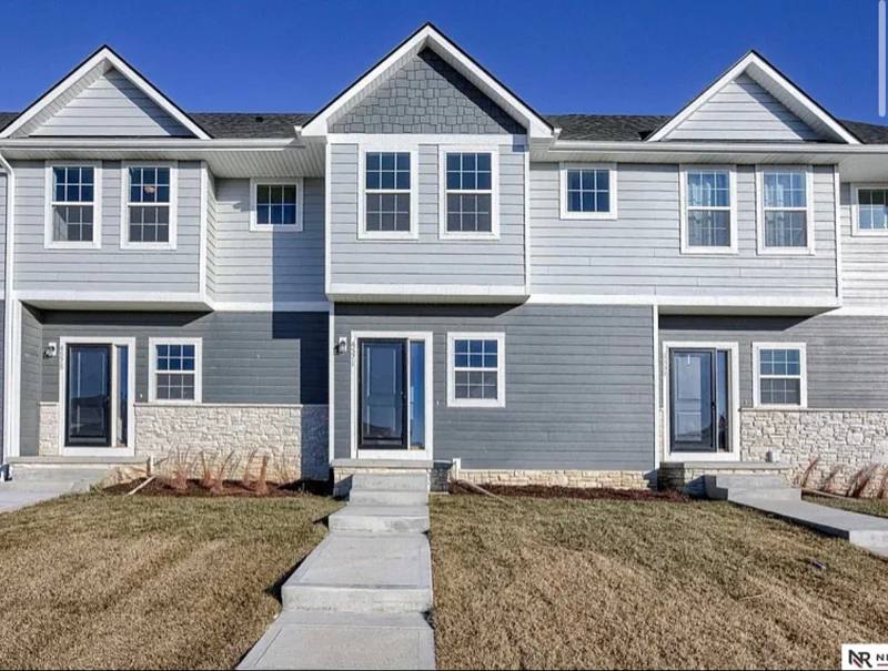 Townhouse for rent at 4571 Leawood Court, Papillion, NE 68133