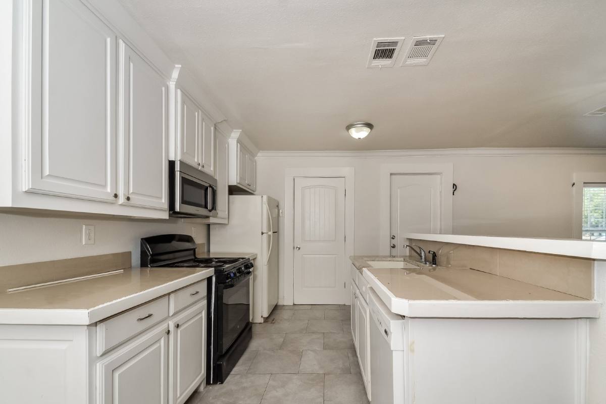 Townhouse for rent at 814 W College, Sherman, TX 75092