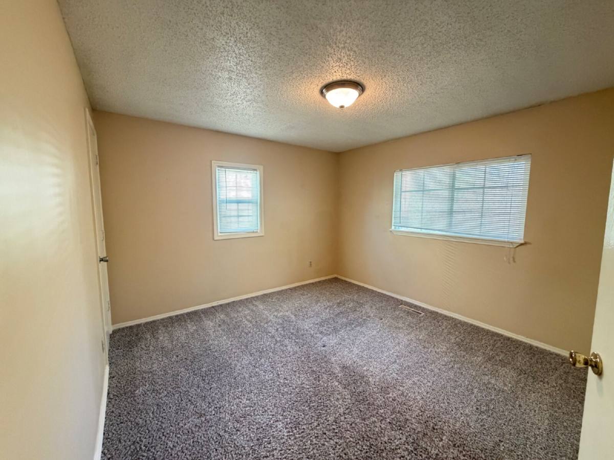 Townhouse for rent at 888 Evergreen Ave, Hollister, MO 65672