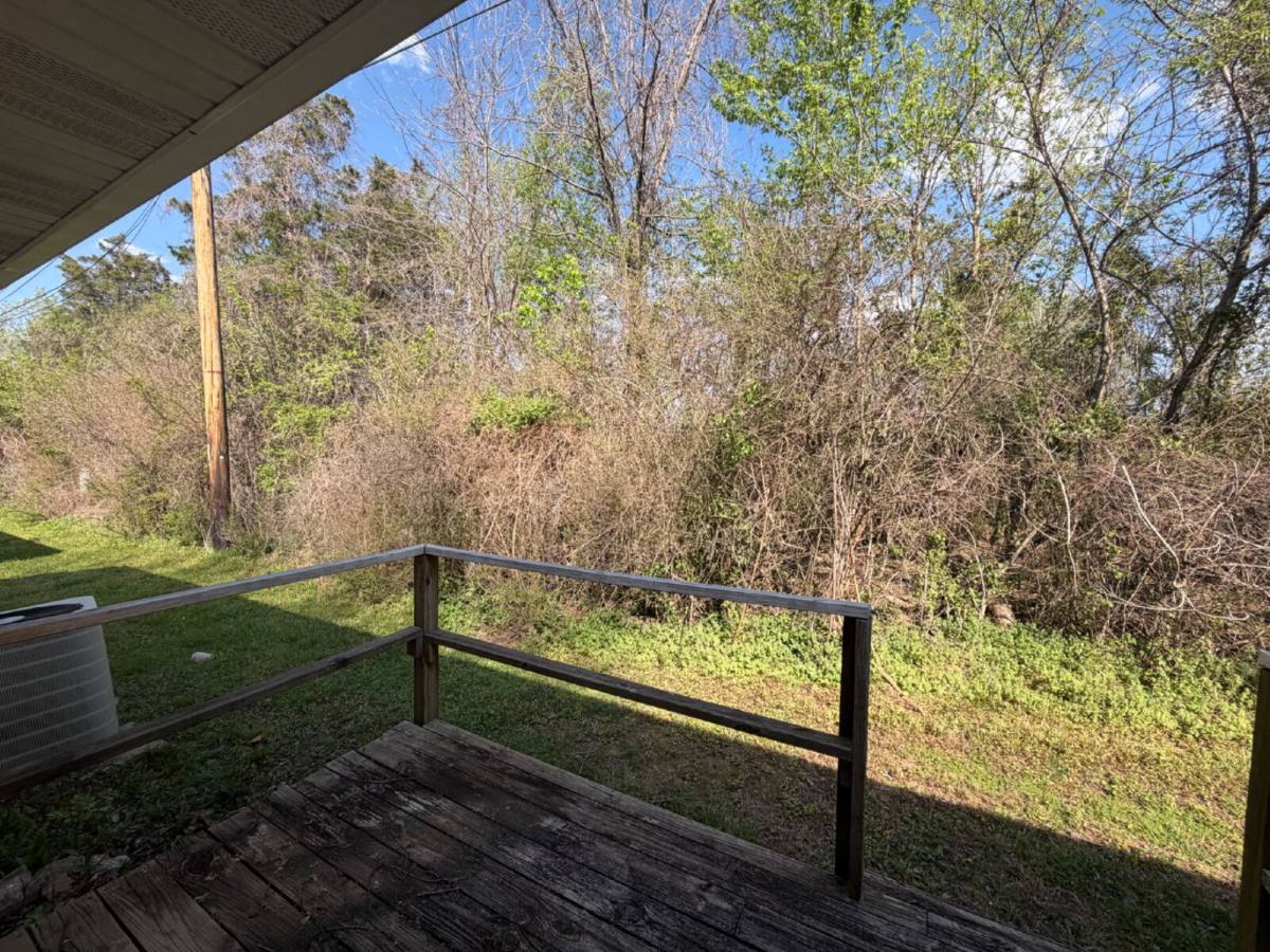 Townhouse for rent at 888 Evergreen Ave, Hollister, MO 65672