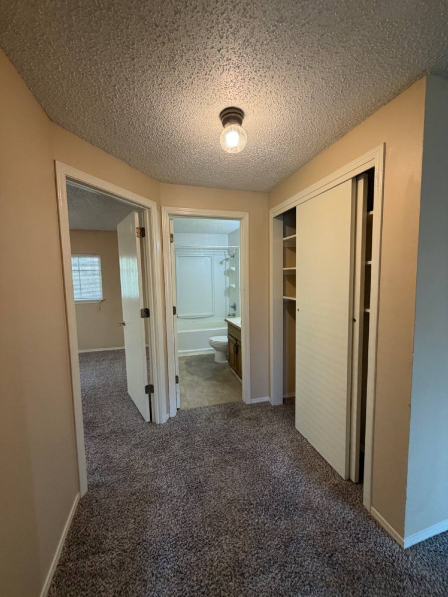 Townhouse for rent at 888 Evergreen Ave, Hollister, MO 65672