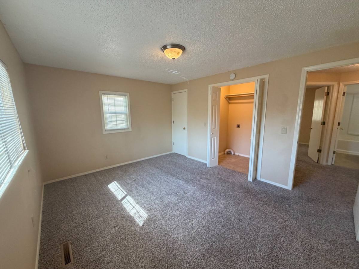 Townhouse for rent at 888 Evergreen Ave, Hollister, MO 65672