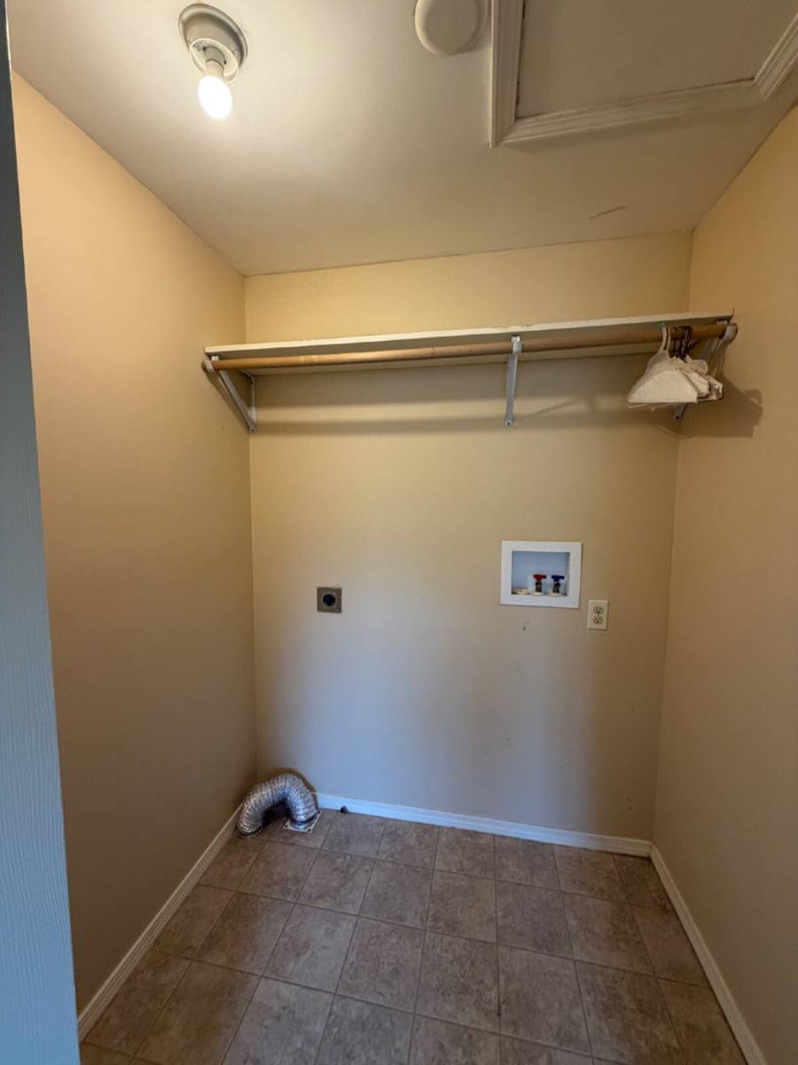 Townhouse for rent at 888 Evergreen Ave, Hollister, MO 65672
