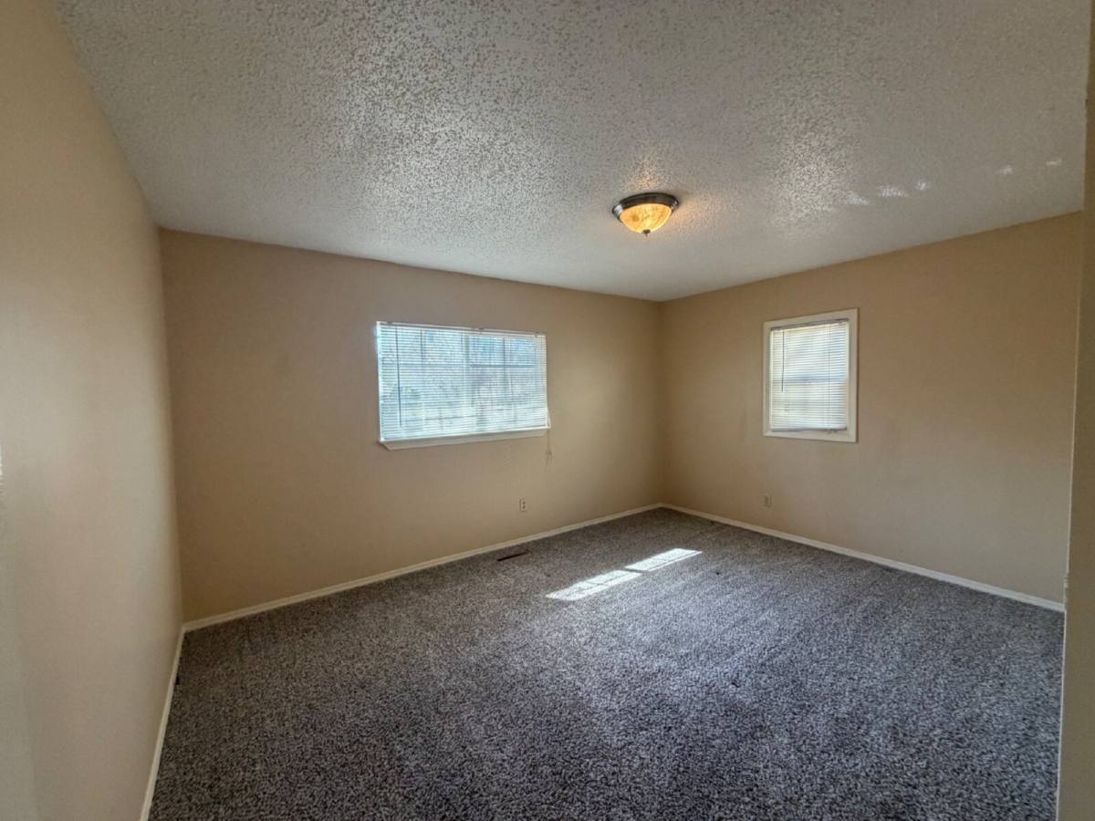 Townhouse for rent at 888 Evergreen Ave, Hollister, MO 65672