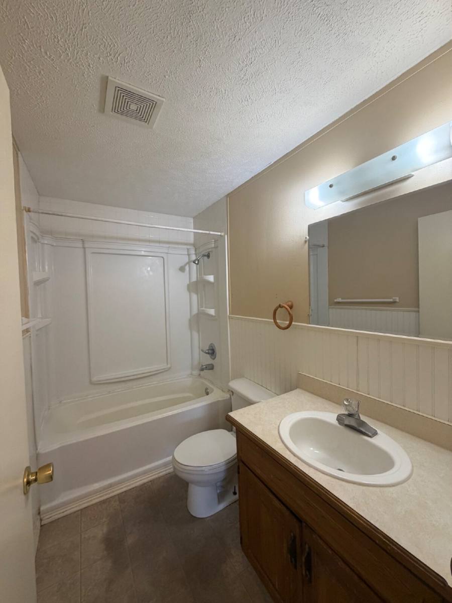 Townhouse for rent at 888 Evergreen Ave, Hollister, MO 65672