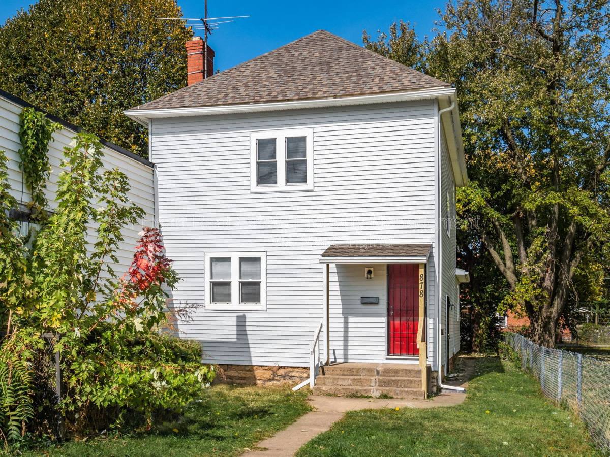 Apartment for rent at 878 1 2 Sullivant Ave, Columbus, OH 43223