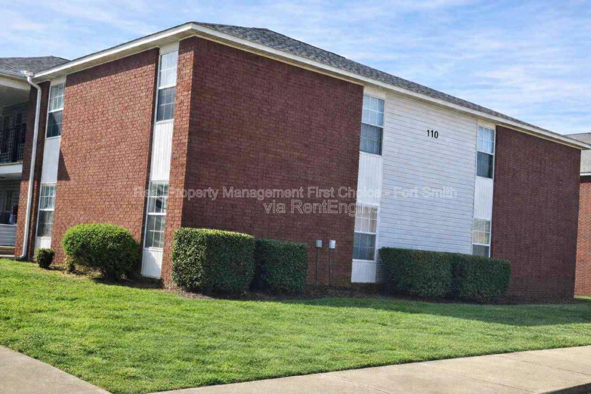 Apartment for rent at 110 Cedar Creek Court #5, Van Buren, AR 72956