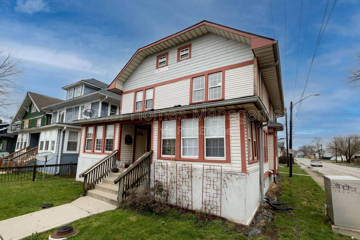 Townhouse for rent at 2901 N Talbott St, Indianapolis, IN 46205