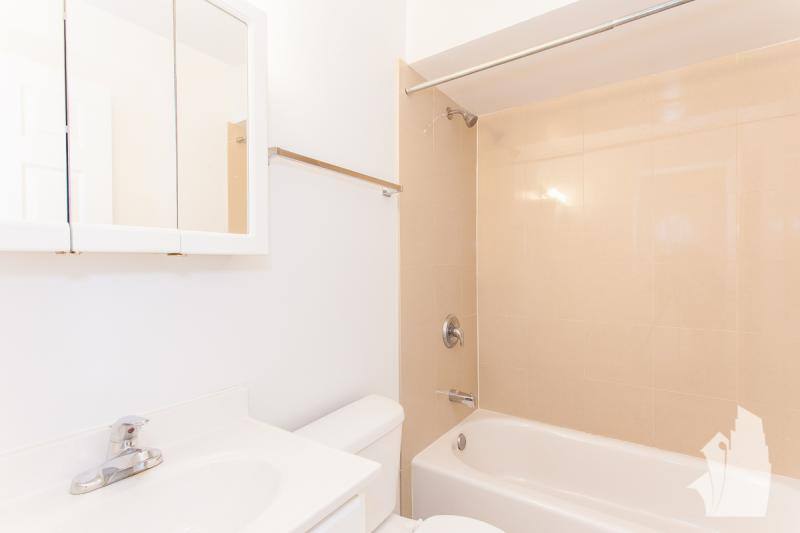 Apartment for rent at 525 W Oakdale Ave #519, Chicago, IL 60657