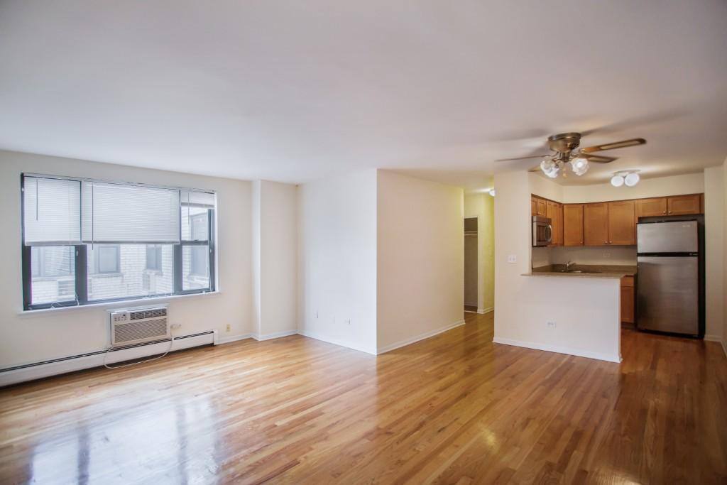 Apartment for rent at 525 W Oakdale Ave #519, Chicago, IL 60657