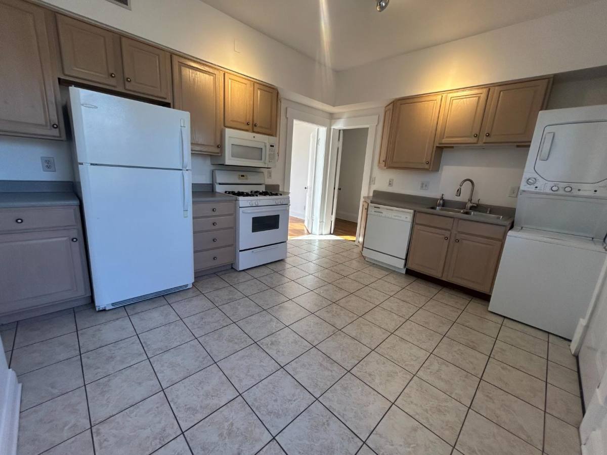 Apartment for rent at 1104 1 2 N High St #D, Columbus, OH 43201