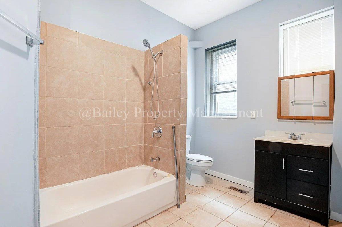 Apartment for rent at 947 S Brook St #1, Louisville, KY 40203