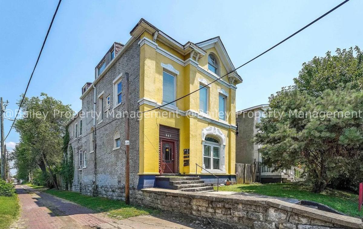 Apartment for rent at 947 S Brook St #1, Louisville, KY 40203