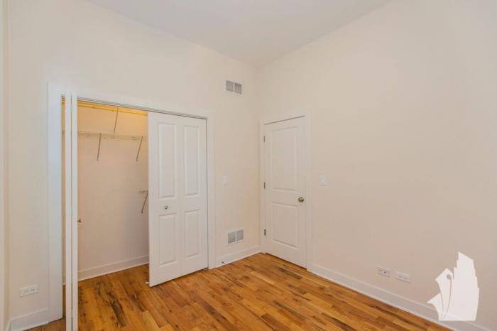 Apartment for rent at 751 W Buckingham #1, Chicago, IL 60657