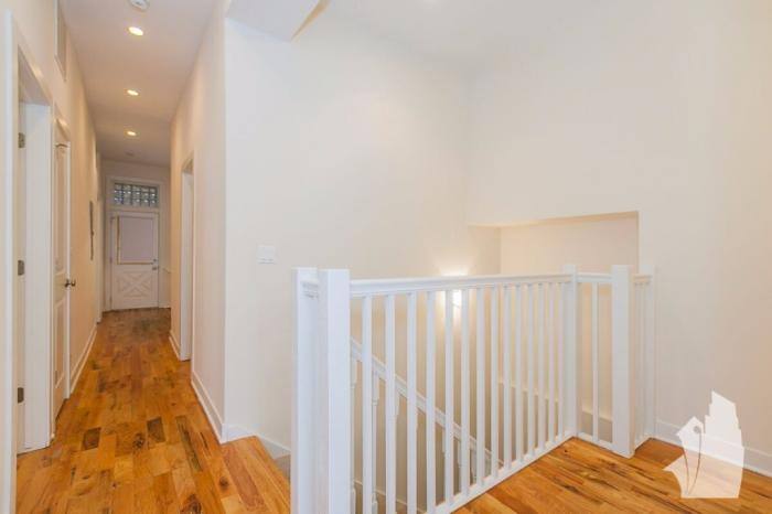 Apartment for rent at 751 W Buckingham #1, Chicago, IL 60657