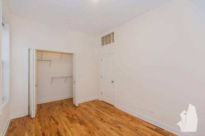 Apartment for rent at 751 W Buckingham #1, Chicago, IL 60657