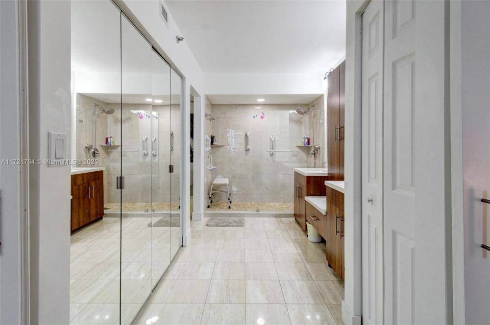 Condo for rent at 3600 Mystic Pointe Dr, Miami, FL 33180