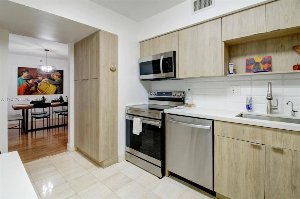 Condo for rent at 3600 Mystic Pointe Dr, Miami, FL 33180