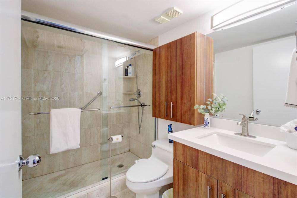 Condo for rent at 3600 Mystic Pointe Dr, Miami, FL 33180