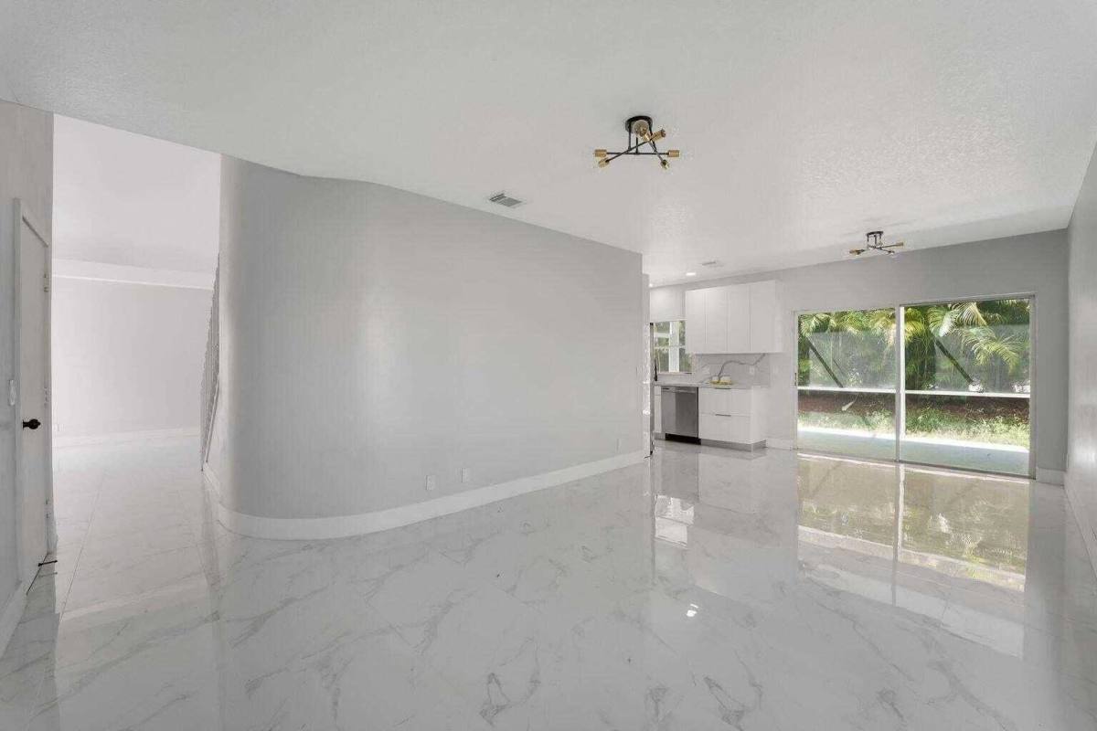 Apartment for rent at 3740 Wilderness Way, Coral Springs, FL 33065