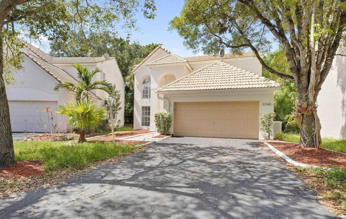 Apartment for rent at 3740 Wilderness Way, Coral Springs, FL 33065