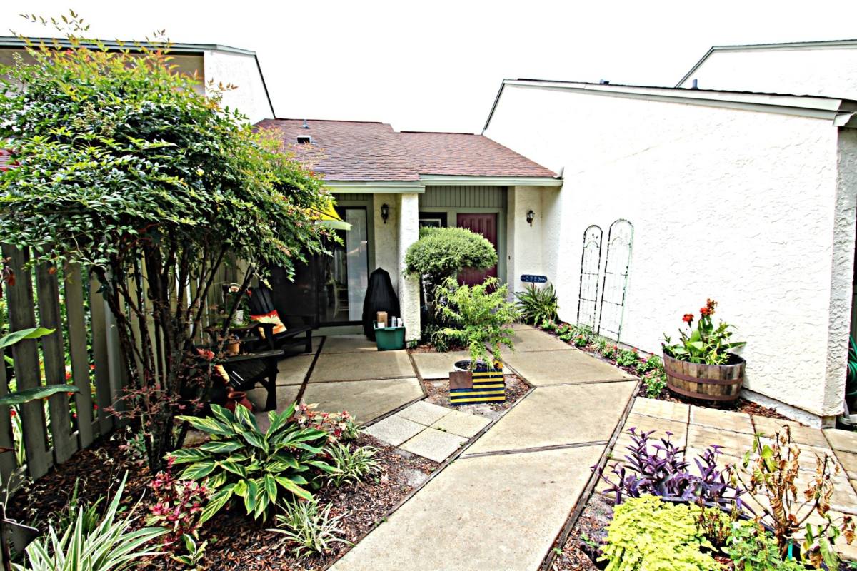 Townhouse for rent at 900 Bay Dr, Niceville, FL 32578