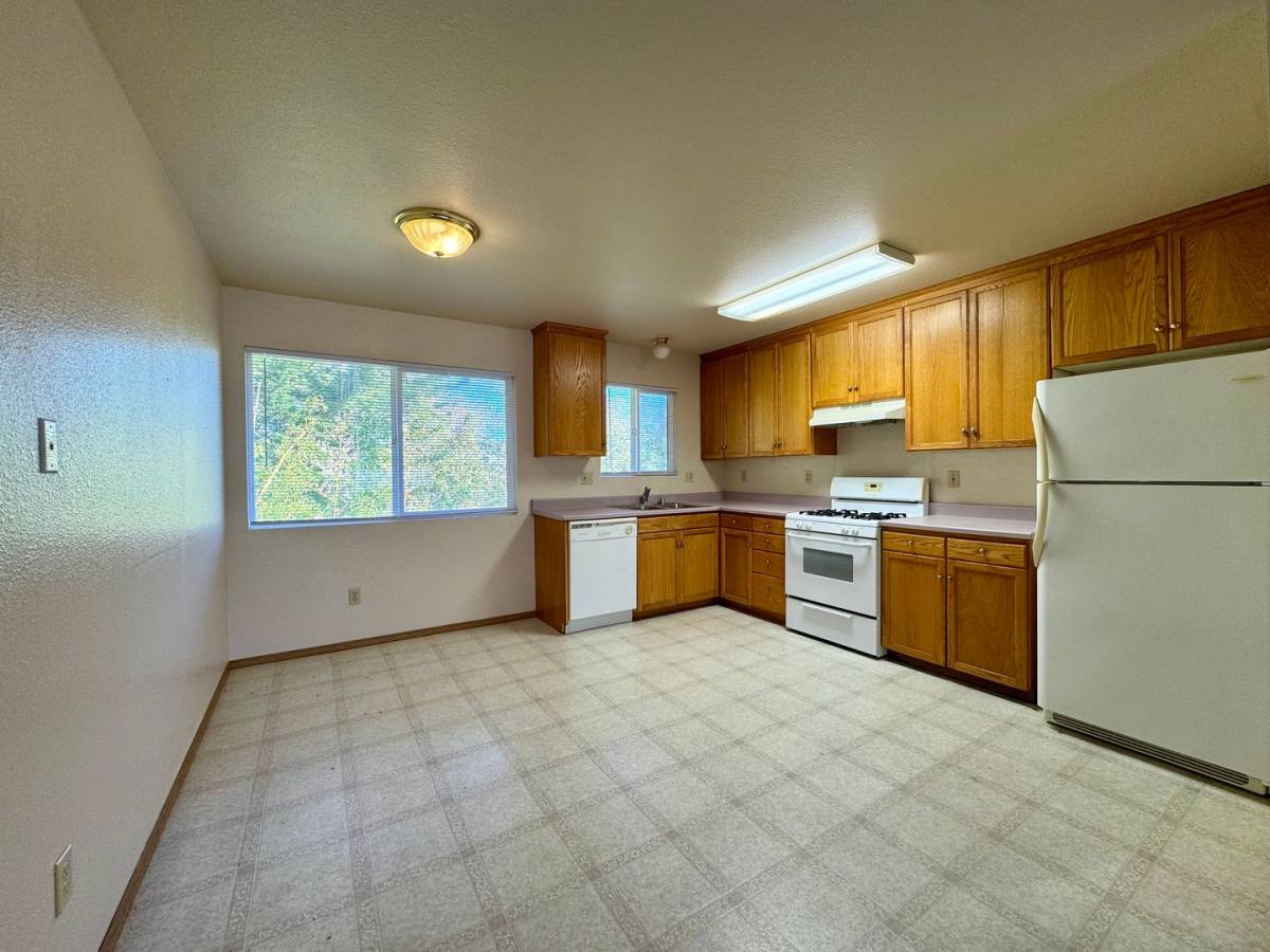 Apartment for rent at 1411 Bay St, Eureka, CA 95501