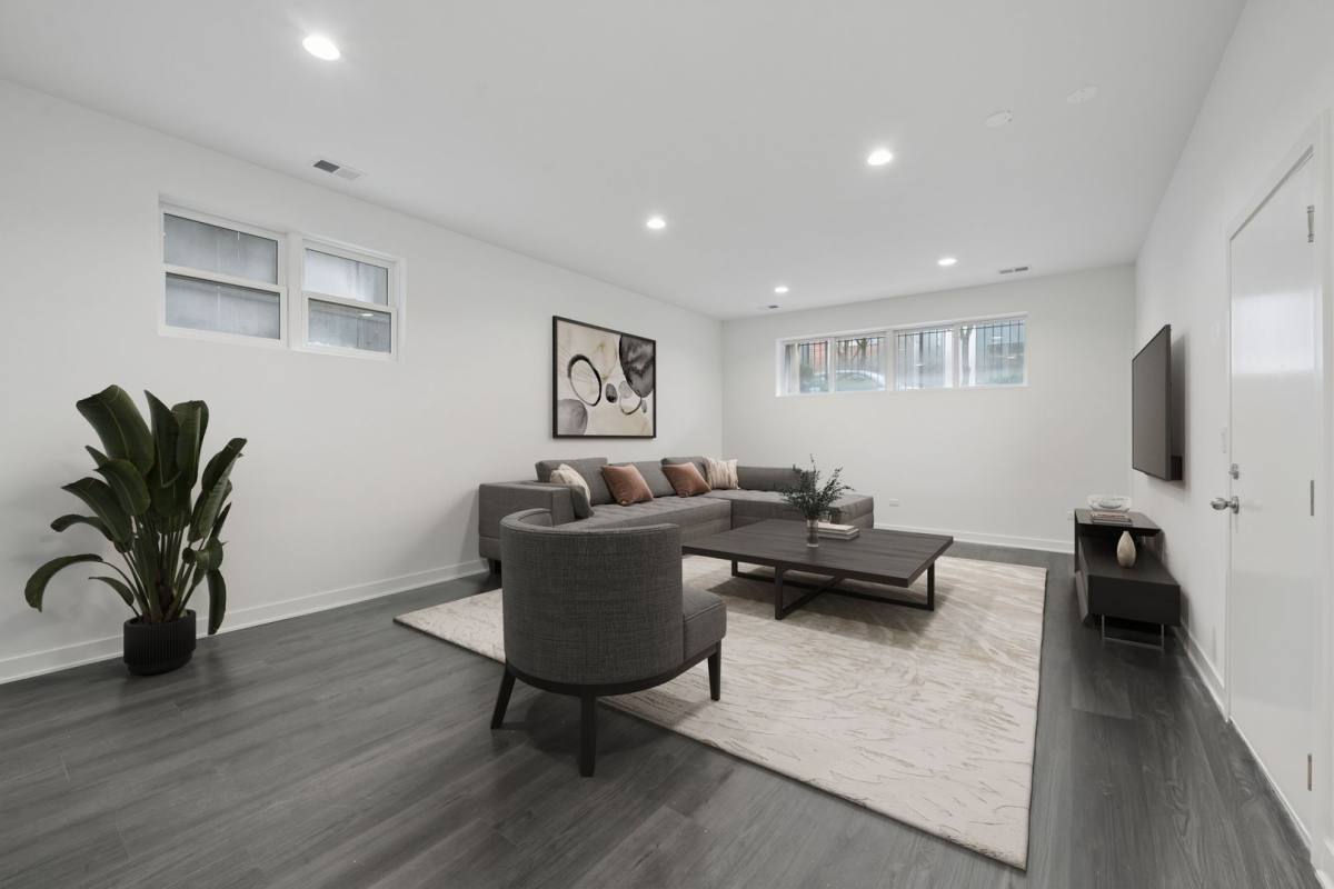Apartment for rent at 1952-1956 W Erie & Ohio St, Chicago, IL 60622